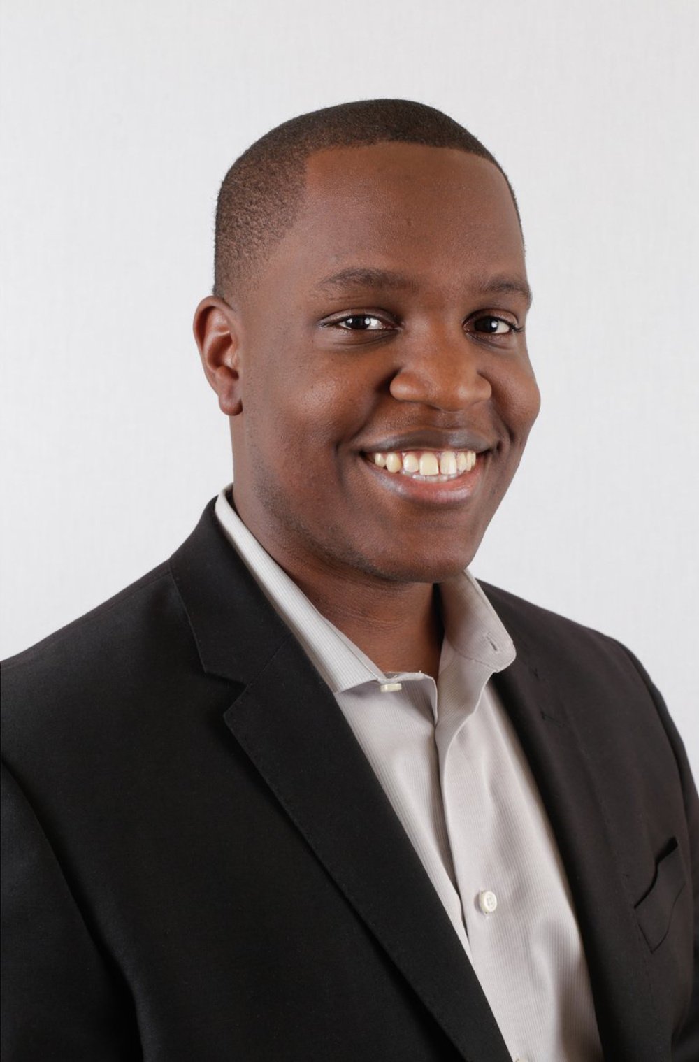 Shawn+Headshot+Horizontal (1)